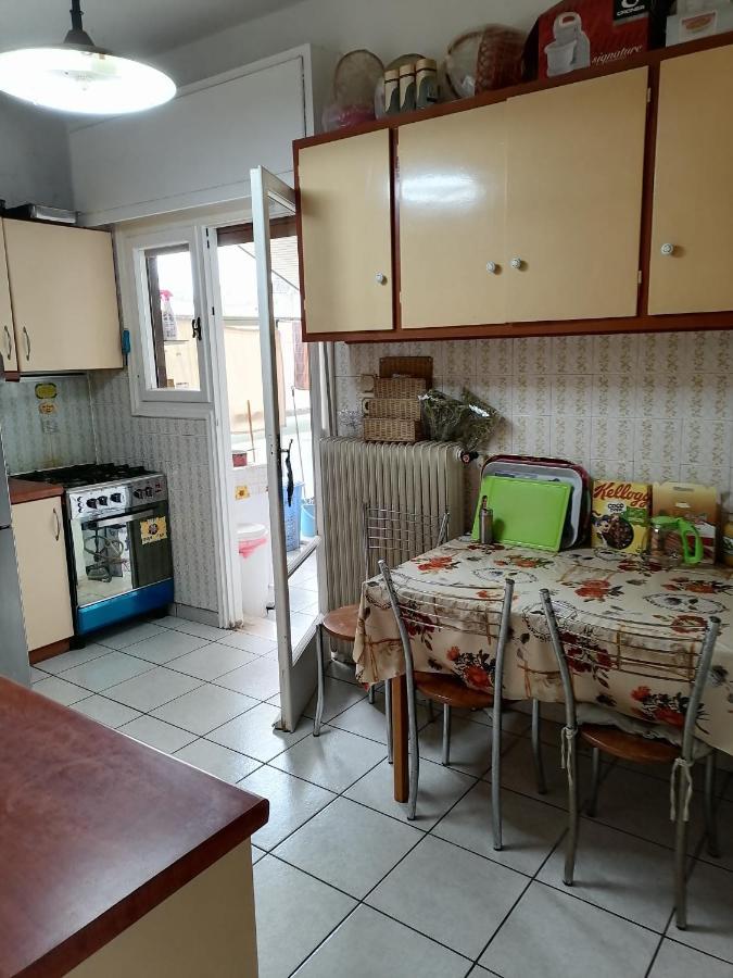 Appartement Kомната Гостья à Athènes Extérieur photo