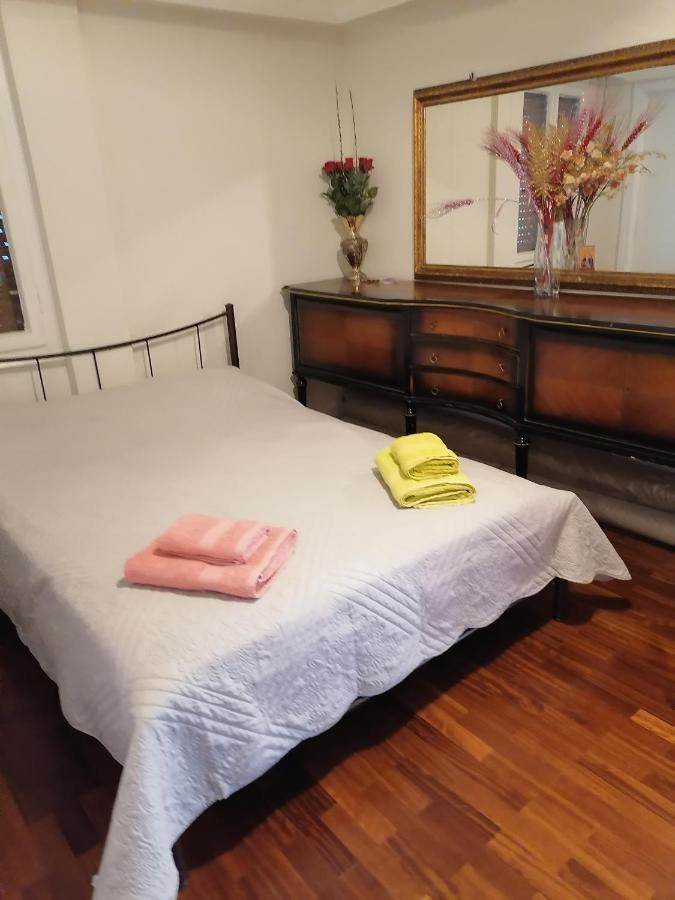 Appartement Kомната Гостья à Athènes Extérieur photo